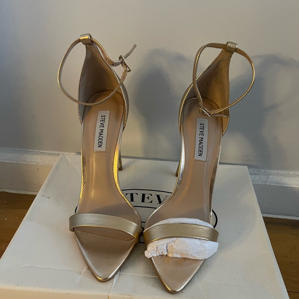 Gold shoes. Worn once. With box (slightly damaged)